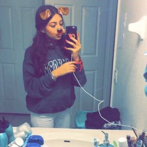 Meet your Posher, Yamila